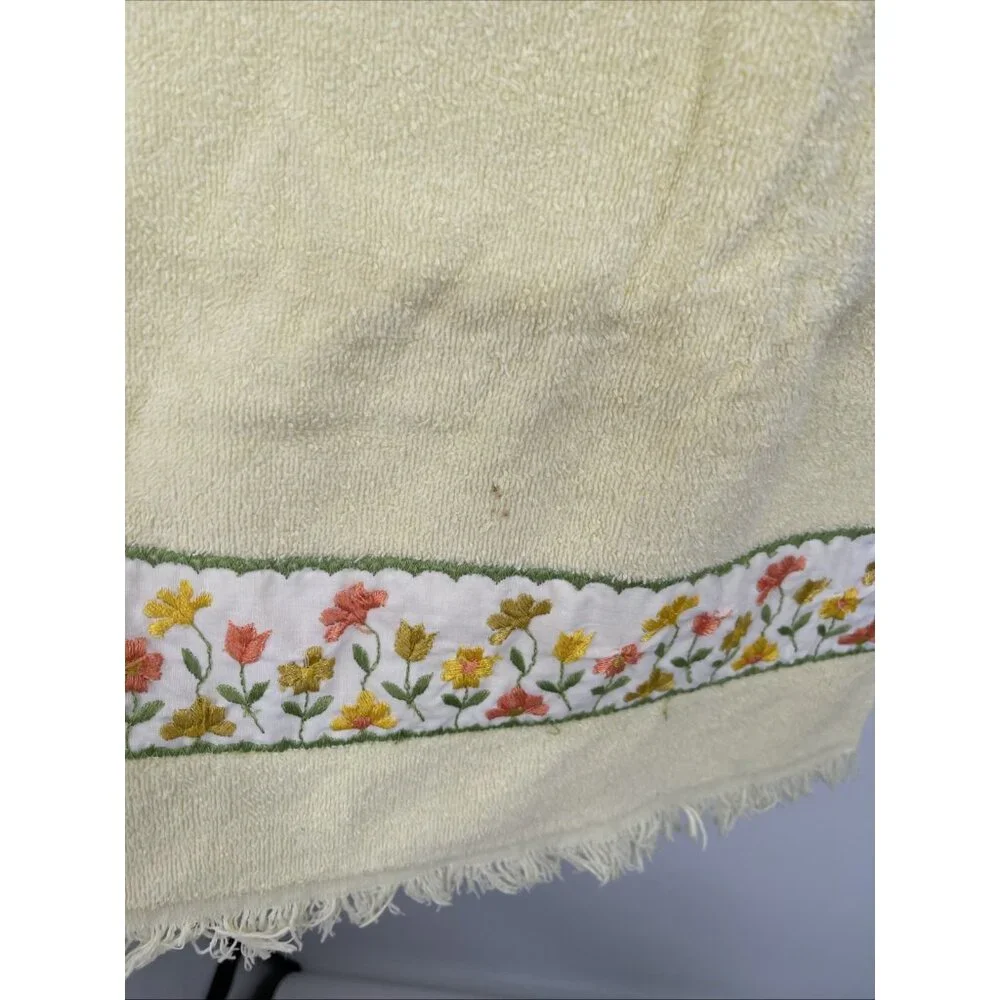 3 Vintage Irregulars Yellow Bath Towels Embroidered Flower Hand Towel Retro
